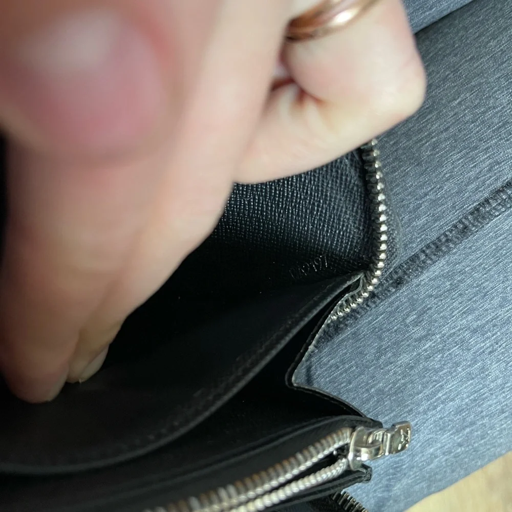 Louis Vuitton broken zipper